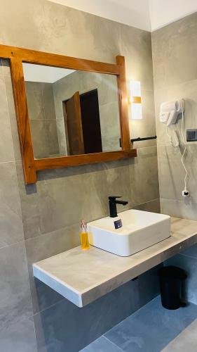 Wild Resort Ella - Triple Room with Mountain View